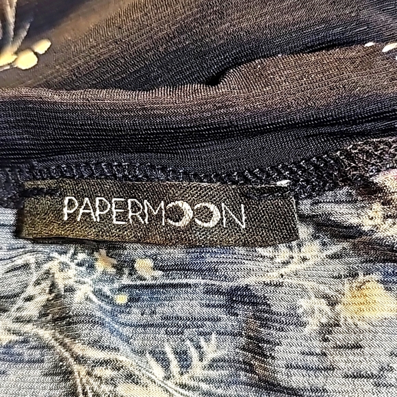 PaperMoon Navy Floral Sleeveless Top Size Medium – Polyester Spandex Blend - Picture 8 of 9